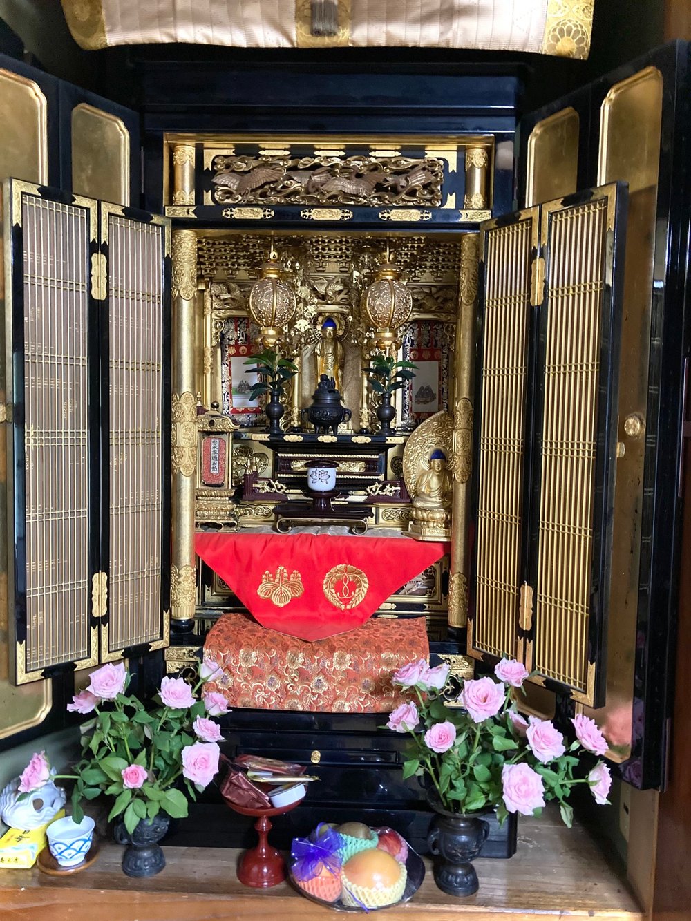 お盆や法事で家族が集まるときの仏壇の整え方